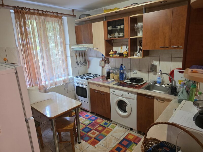 Berceni, pe Al Calinesti, Luica intersectie sos. Giurgiului, bloc 4 etaje,