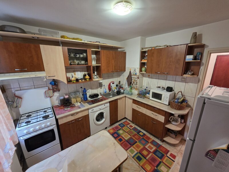 Berceni, pe Al Calinesti, Luica intersectie sos. Giurgiului, bloc 4 etaje,