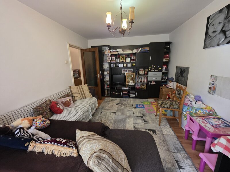 Berceni, pe Al Calinesti, Luica intersectie sos. Giurgiului, bloc 4 etaje,