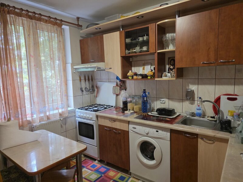 Berceni, pe Al Calinesti, Luica intersectie sos. Giurgiului, bloc 4 etaje,