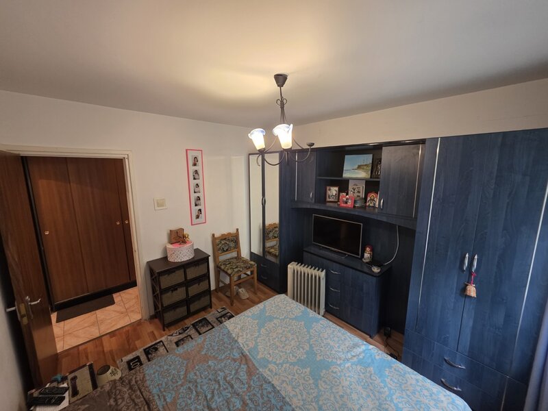 Berceni, pe Al Calinesti, Luica intersectie sos. Giurgiului, bloc 4 etaje,