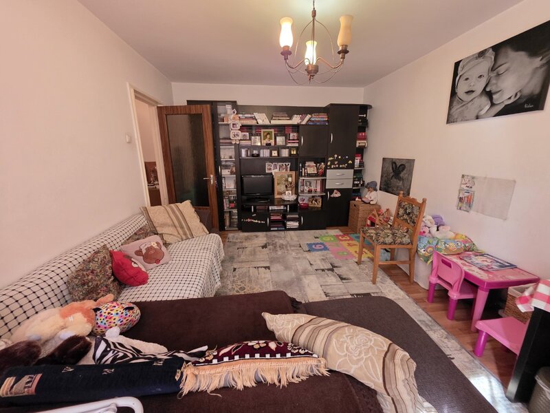 Berceni, pe Al Calinesti, Luica intersectie sos. Giurgiului, bloc 4 etaje,