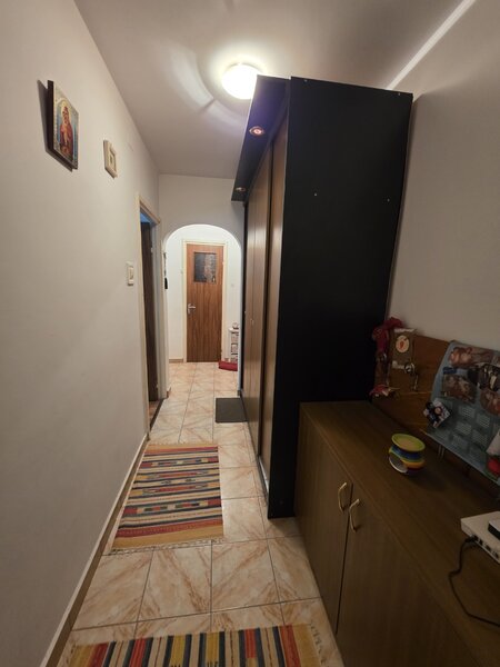 Berceni, pe Al Calinesti, Luica intersectie sos. Giurgiului, bloc 4 etaje,